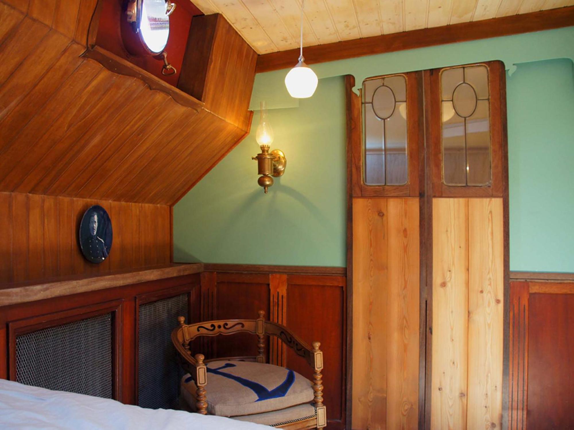 Boat 'Opoe Sientje' Bed & Breakfast Наймеген Стая снимка