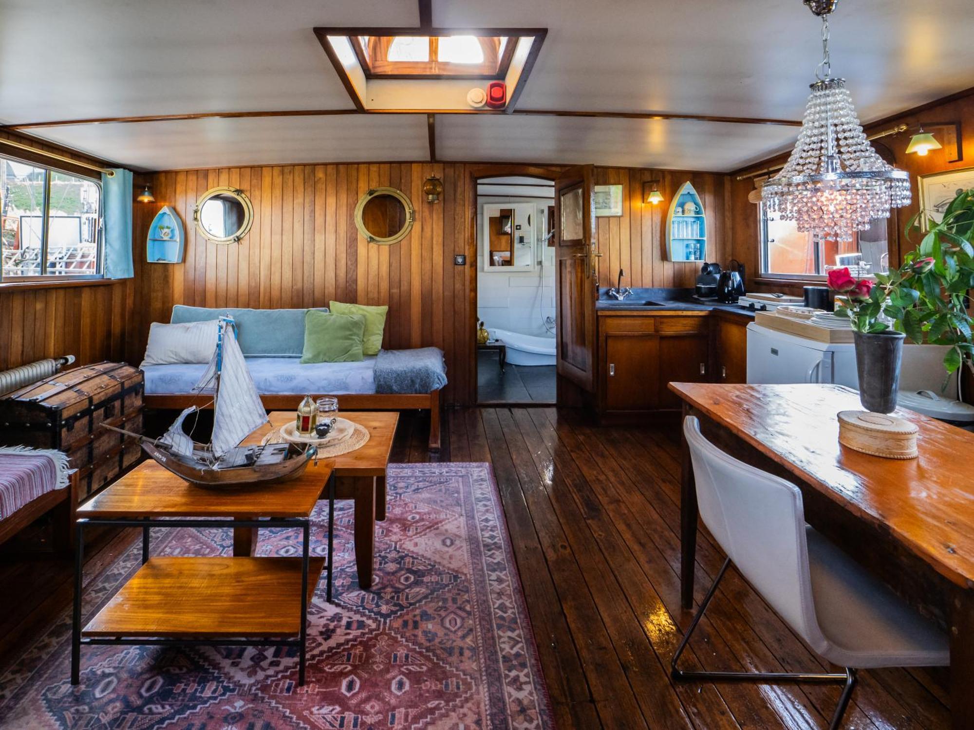Boat 'Opoe Sientje' Bed & Breakfast Наймеген Екстериор снимка