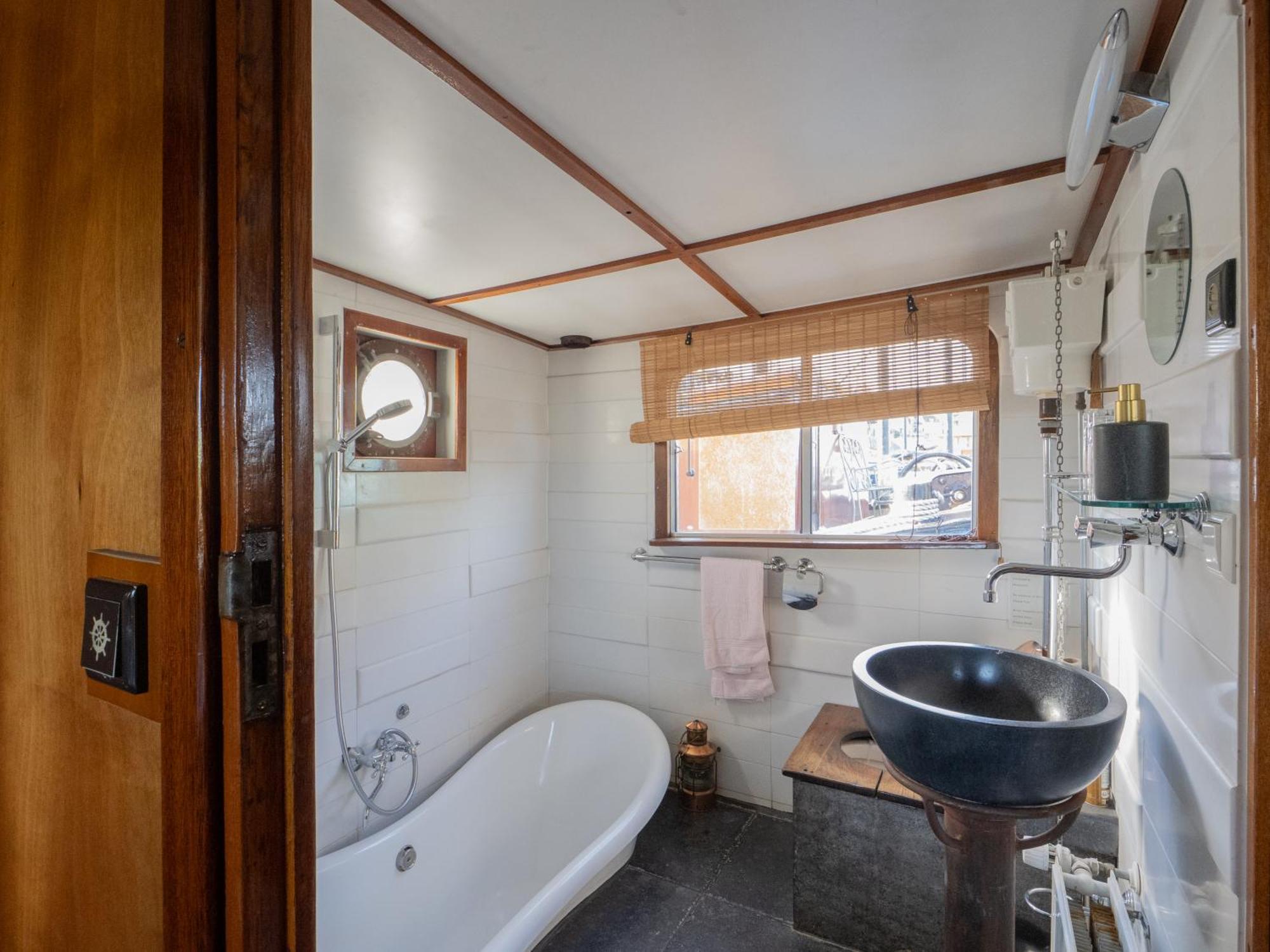 Boat 'Opoe Sientje' Bed & Breakfast Наймеген Екстериор снимка