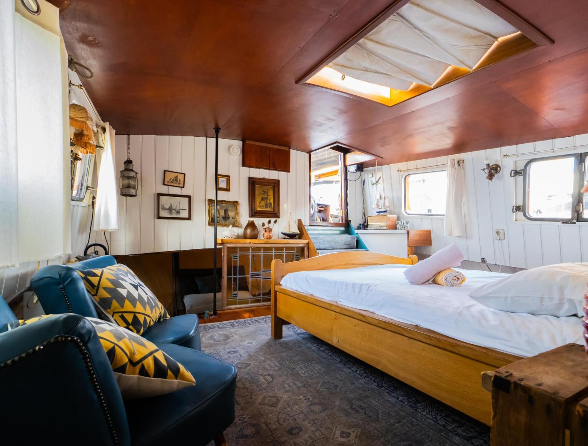 Boat 'Opoe Sientje' Bed & Breakfast Наймеген Екстериор снимка