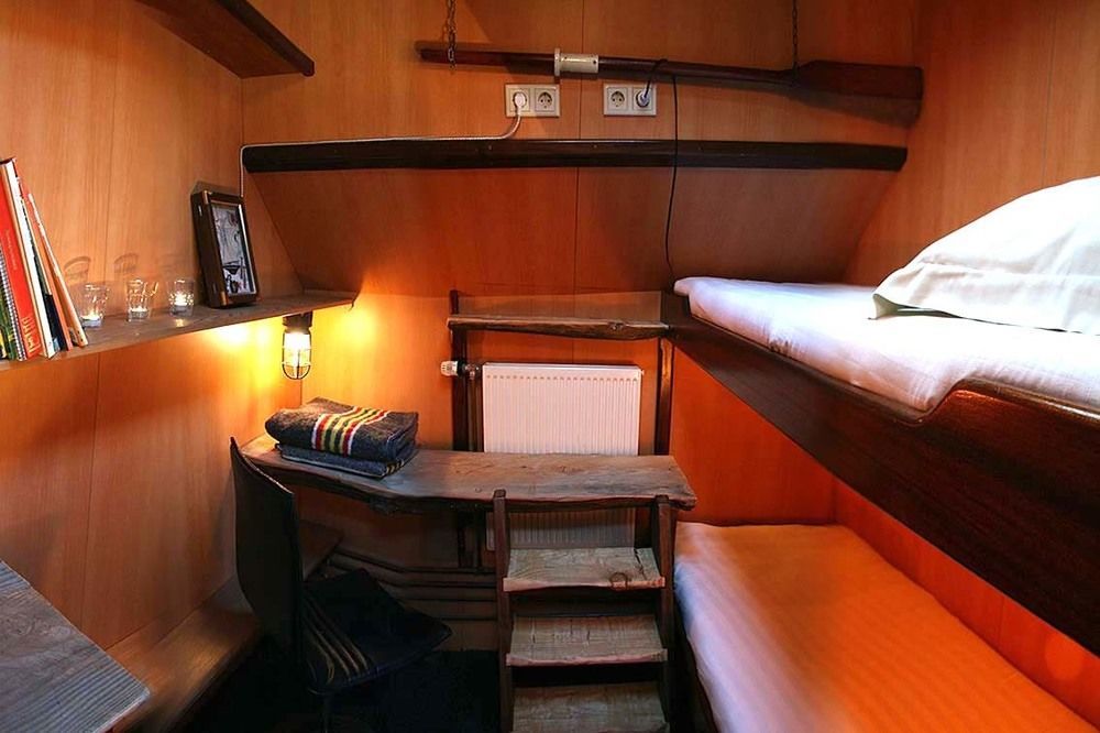 Boat 'Opoe Sientje' Bed & Breakfast Наймеген Екстериор снимка